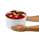 Box červených květin zavřený